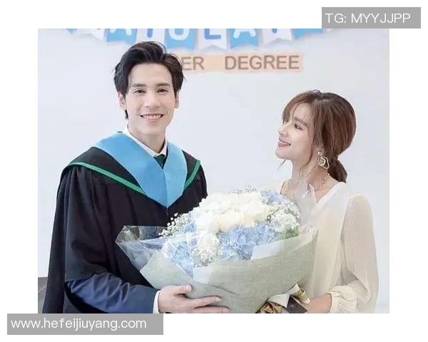 德国足球明星与女友的浪漫故事揭示了爱情与事业的完美平衡 德国足球明星与女友的浪漫故事揭示了爱情与事业的完美平衡